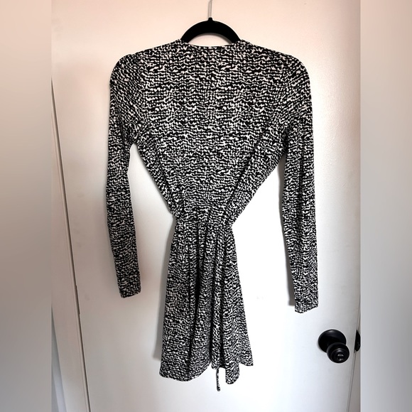 Forever 21 Wrap Dress - Brand New - Picture 2 of 2